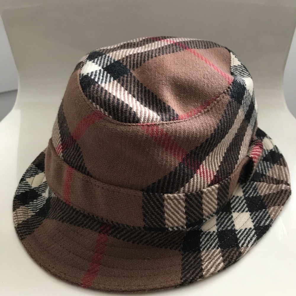Burberry plaid bucket hat 100% wool made in Italy